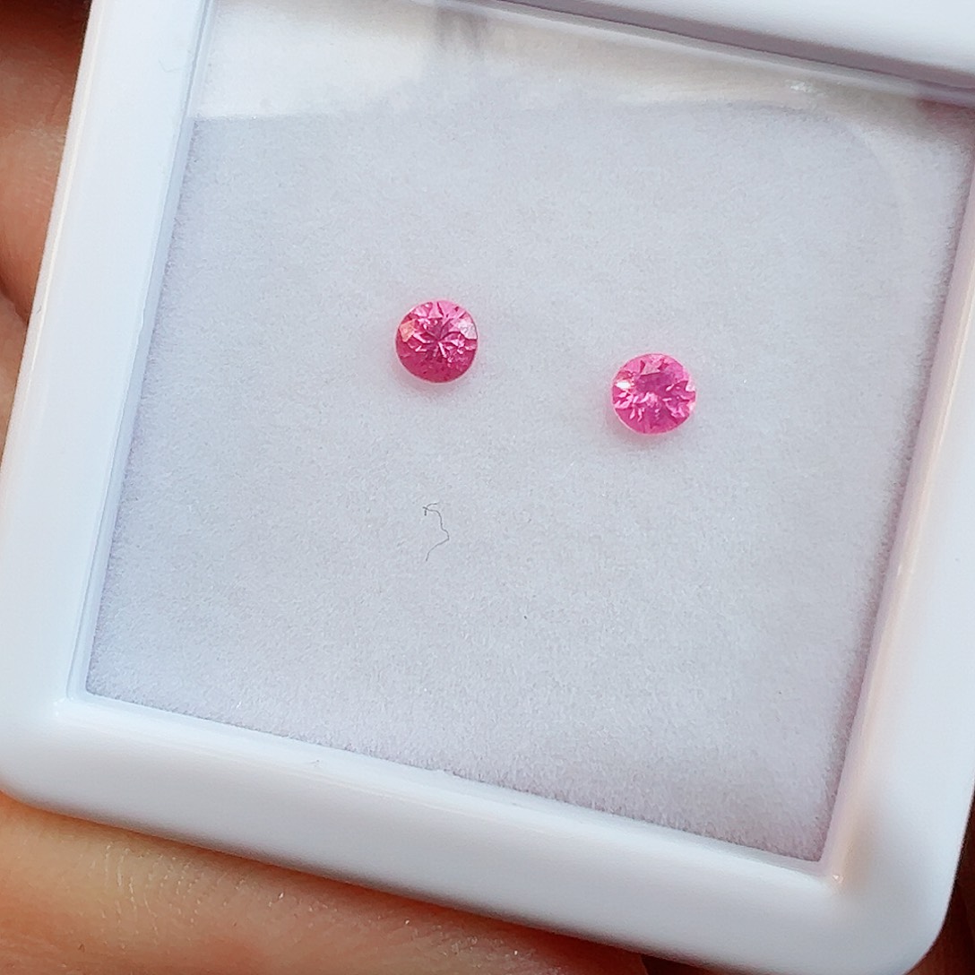 尖晶石裸石未镶嵌3.3mm天然热粉马亨盖尖晶石精品八心八箭