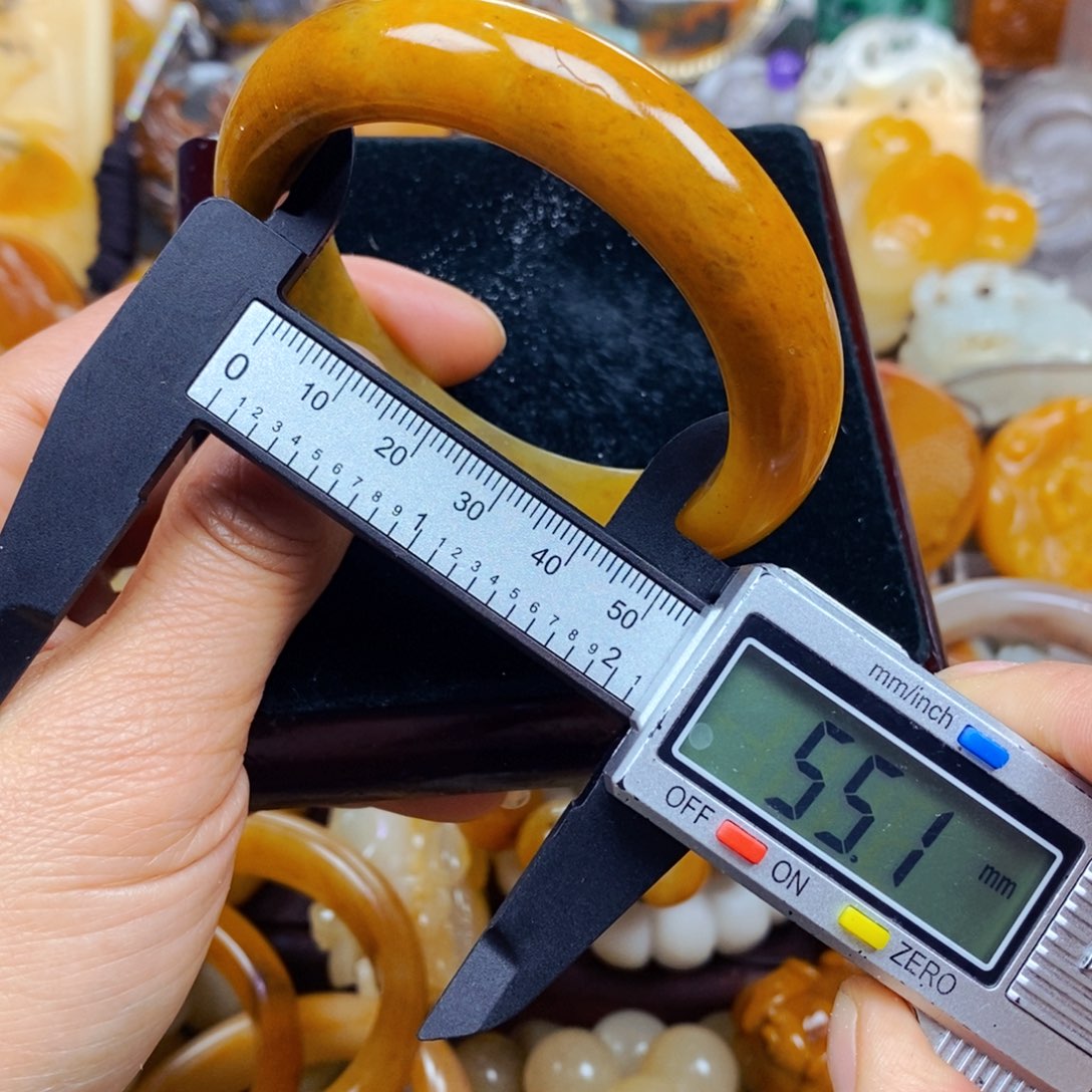 石英质玉未镶嵌颈饰