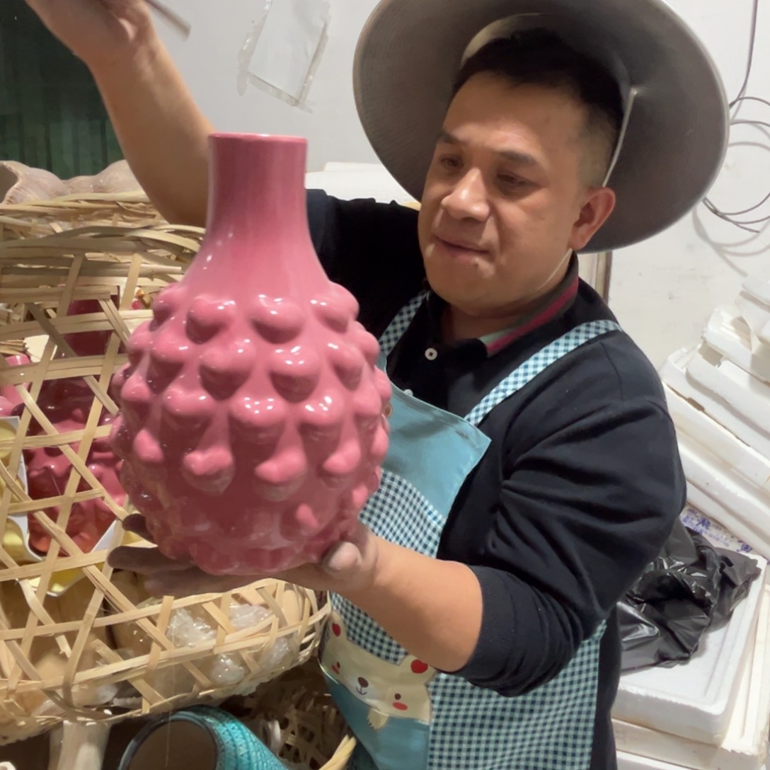 摆件98 号高中低温陶瓷瓶（部分微瑕）