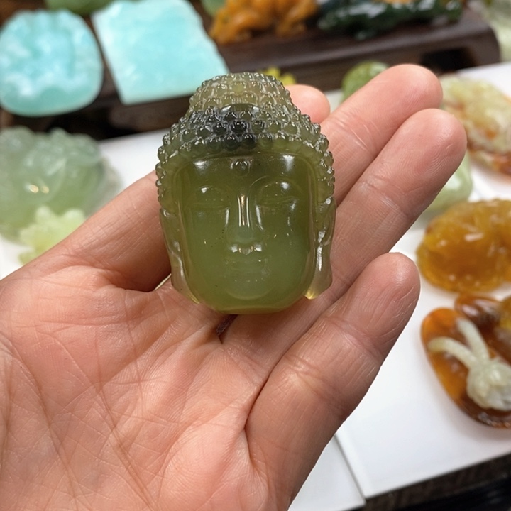 蛇纹石玉挂件未镶嵌
