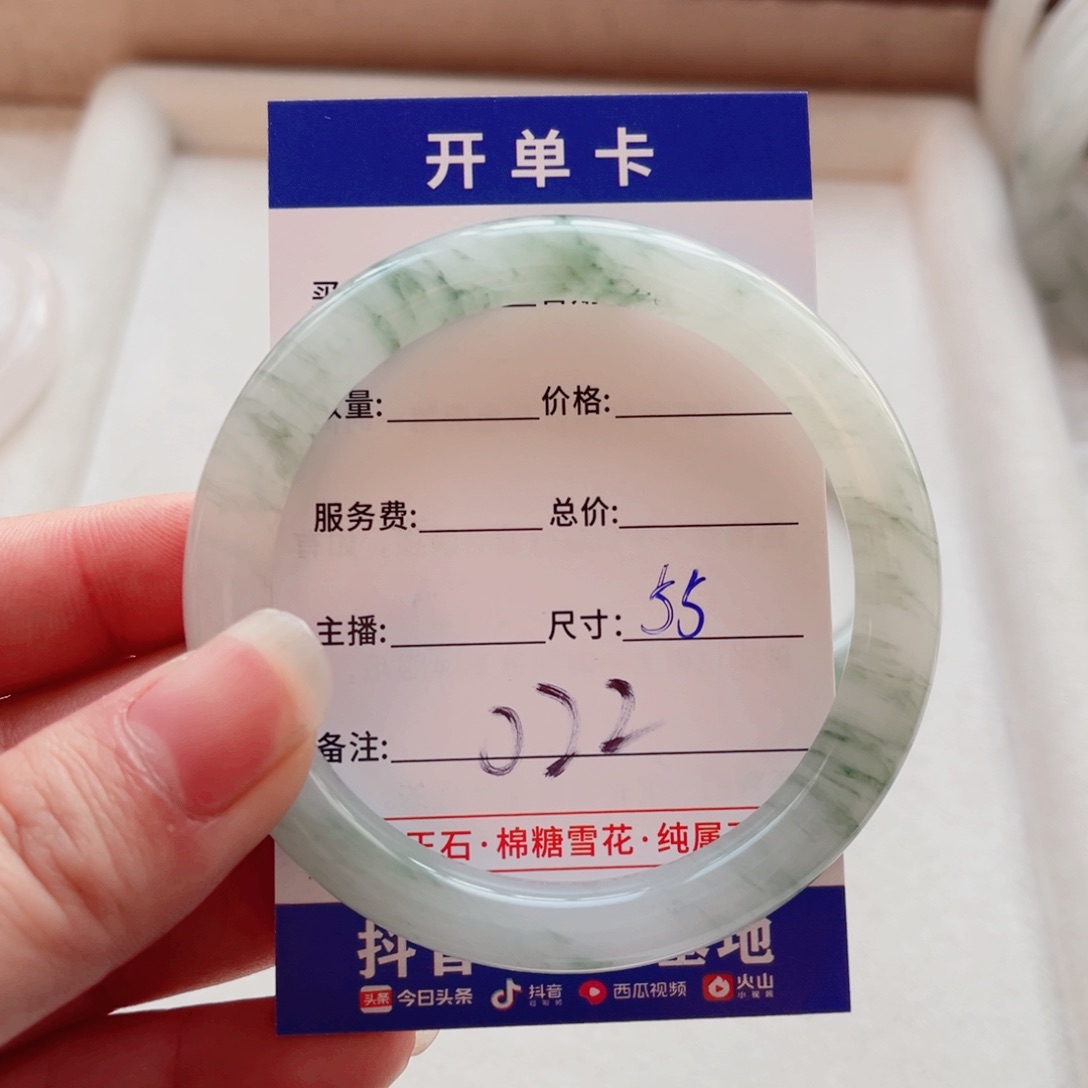 石英质玉手镯未镶嵌善****?