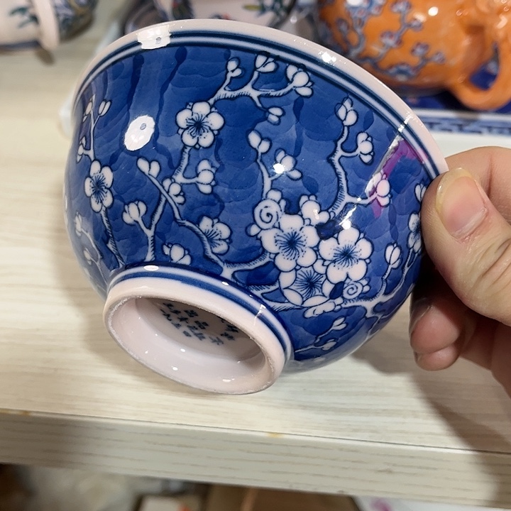 瓷片//////直径12.5厘米。红。