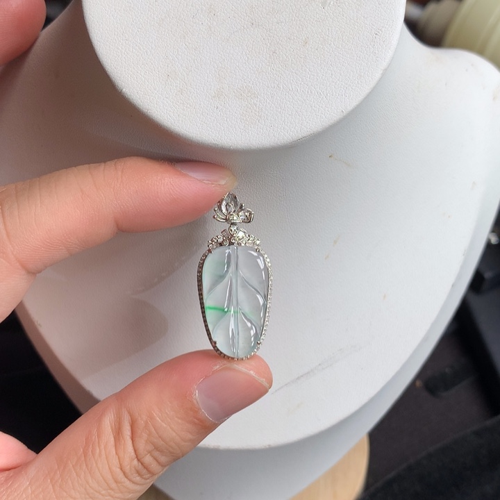 翡翠吊坠(不含链)18K金镶嵌