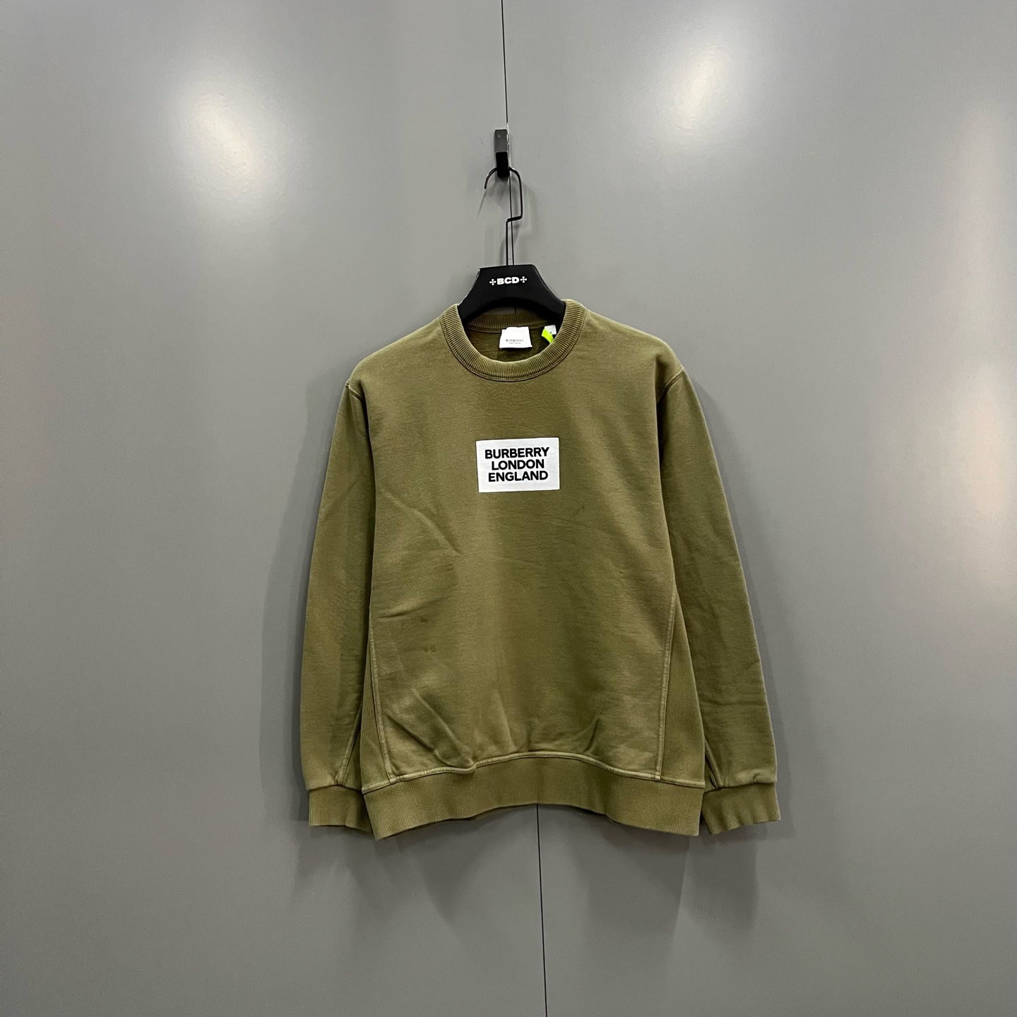 95新 BURBERRY/博柏利 jp1218 宝军绿字母印花卫衣 M码 608278