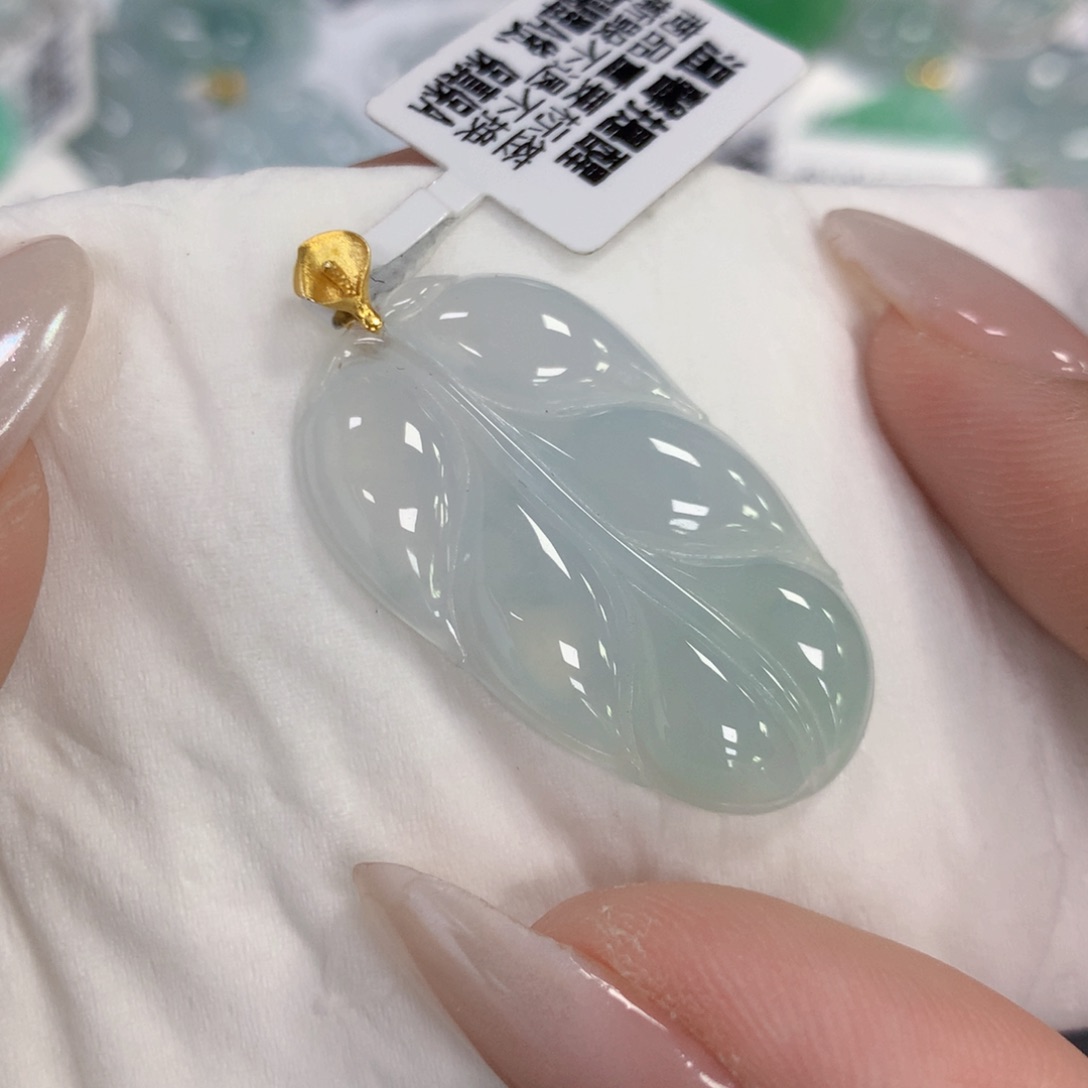 颈饰18K金镶嵌翡翠