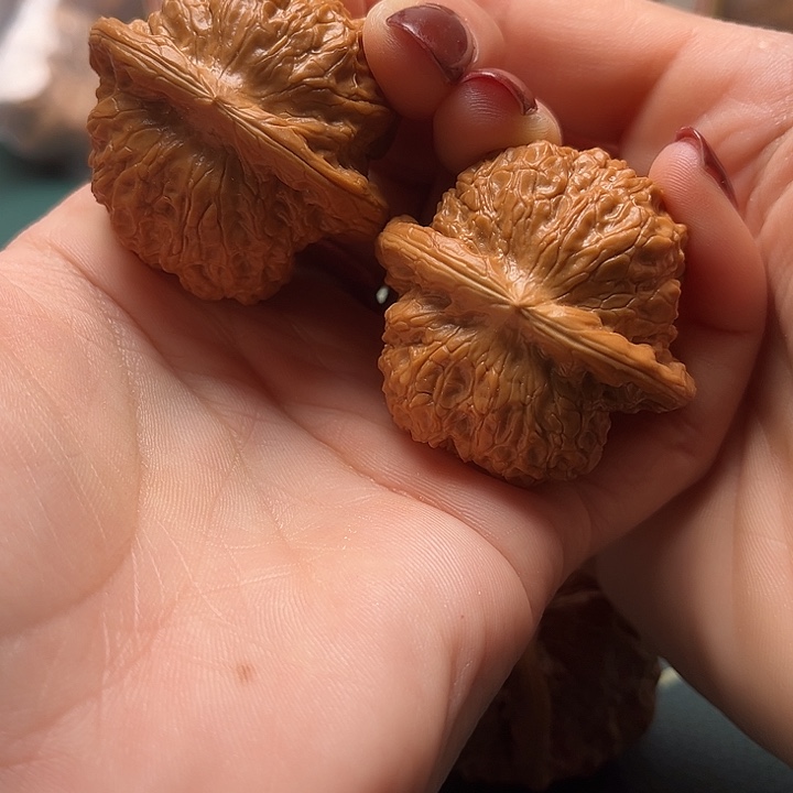 文玩核桃把件41血麒麟