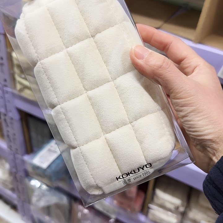 沧***心国誉枕头包包，白色