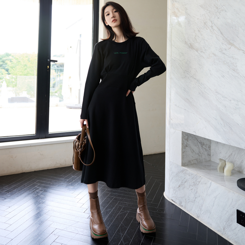 U/TI 简约绿色字母纯色系黑色显瘦百搭休闲圆领长款卫衣连衣裙