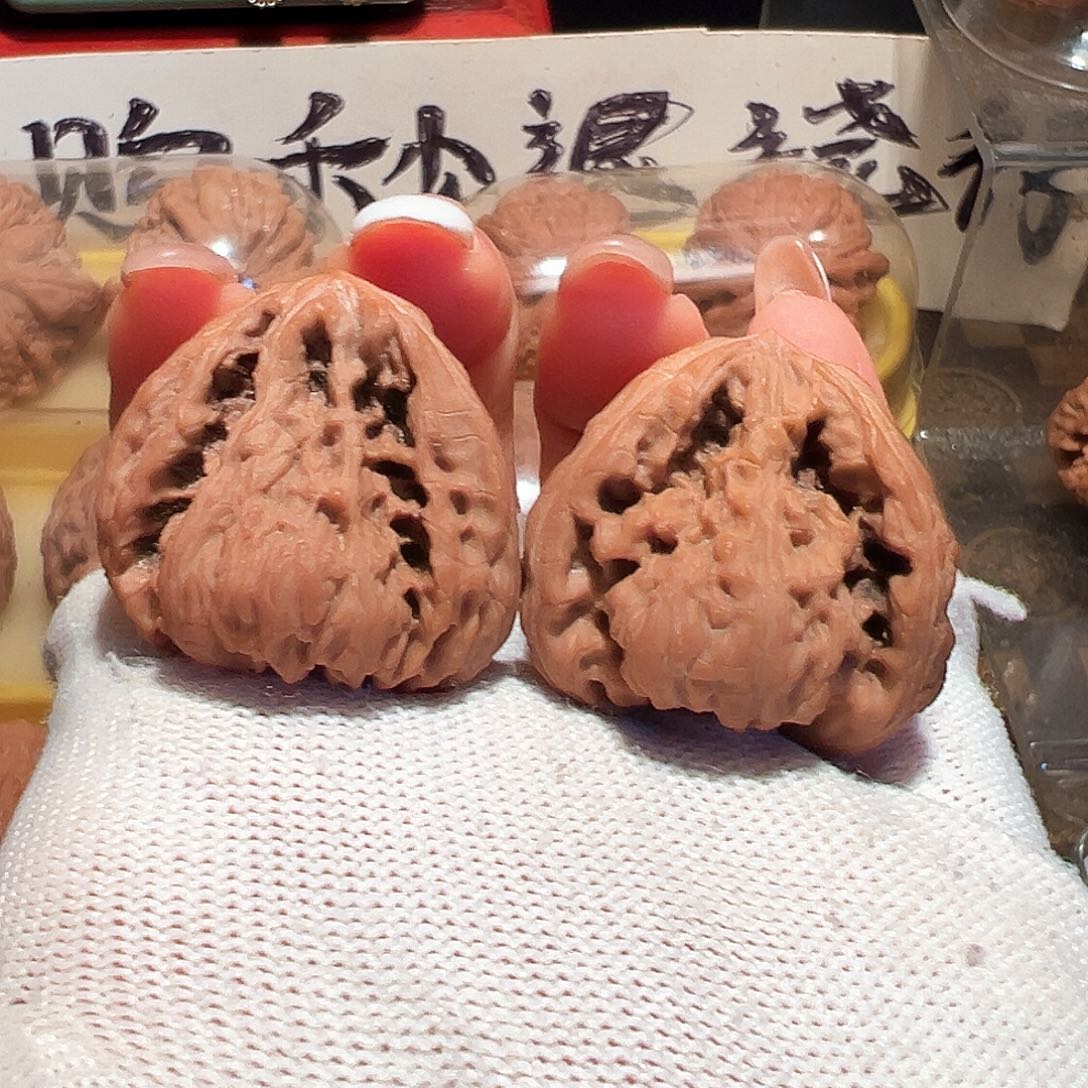 J***生吊坠桃核南疆石异形