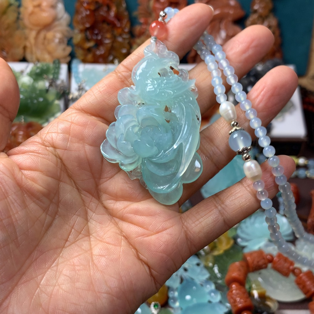 蛇纹石玉未镶嵌挂坠