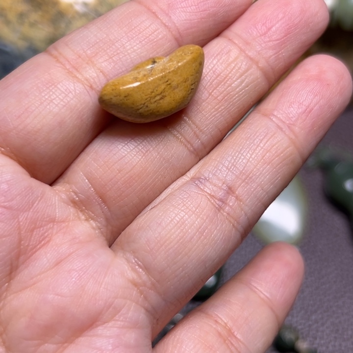 岫岩河磨玉（透闪石质玉）未镶嵌颈饰