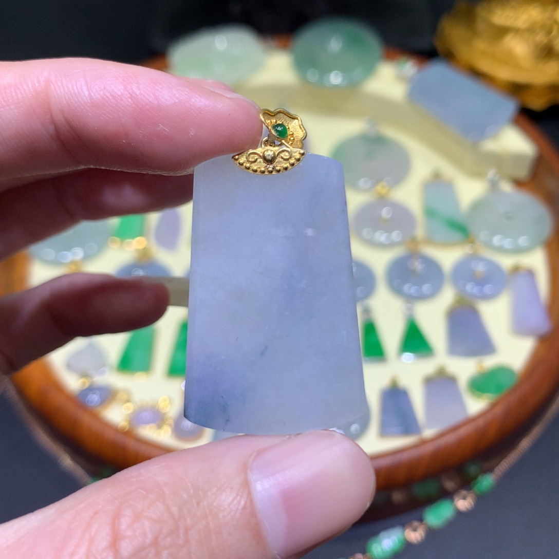 翡翠吊坠(不含链)18K金镶嵌