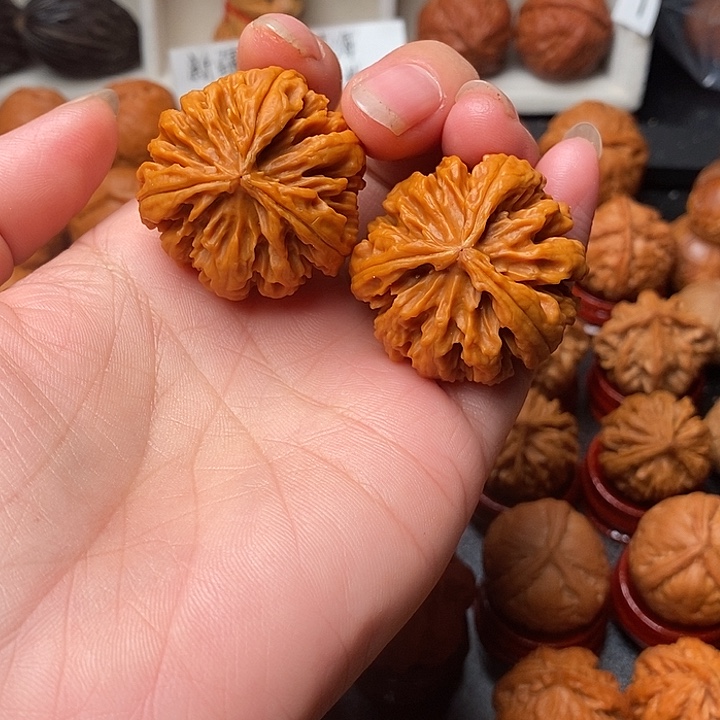 珺***珺文玩核桃吊坠三棱