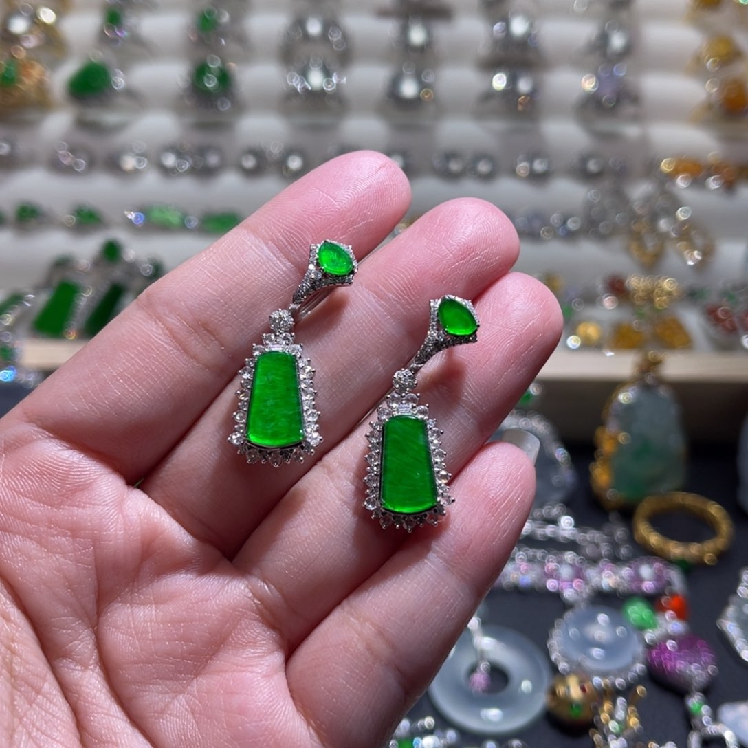 翡翠耳饰18K金镶嵌辣阳绿无事牌耳坠