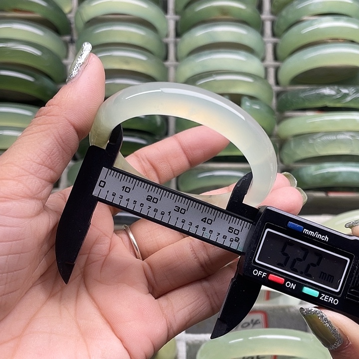 蛇纹石玉未镶嵌手镯104