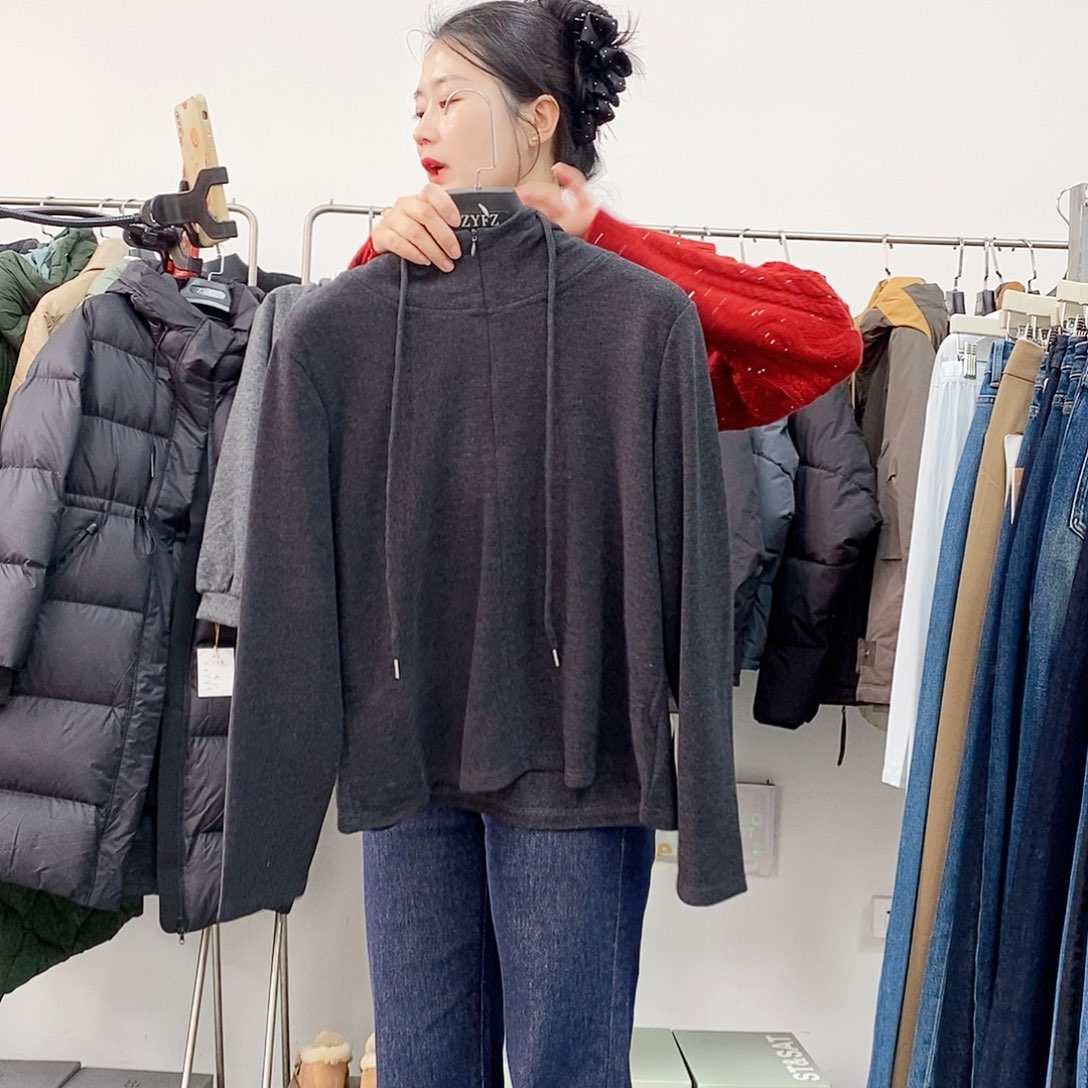 灰色连帽打底衫130斤以内