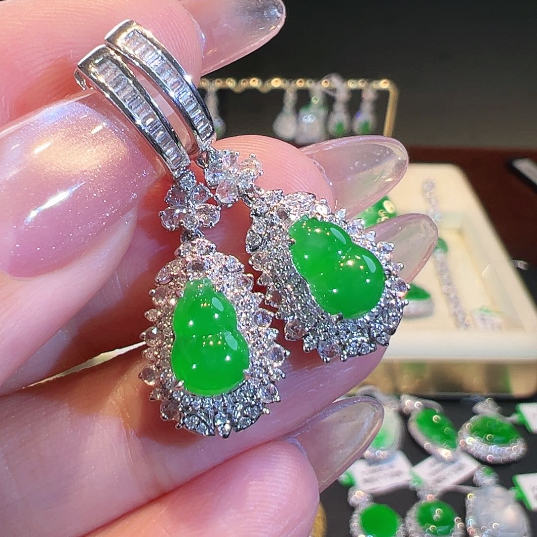 翡翠耳环18K金镶嵌翡翠