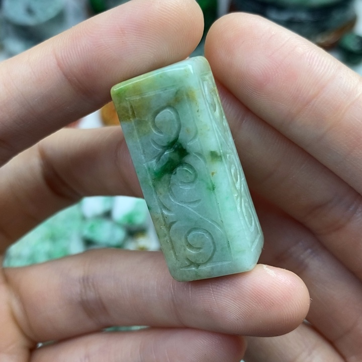 颈饰未镶嵌翡翠吊坠