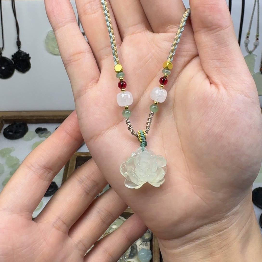 蛇纹石玉吊坠 未镶嵌