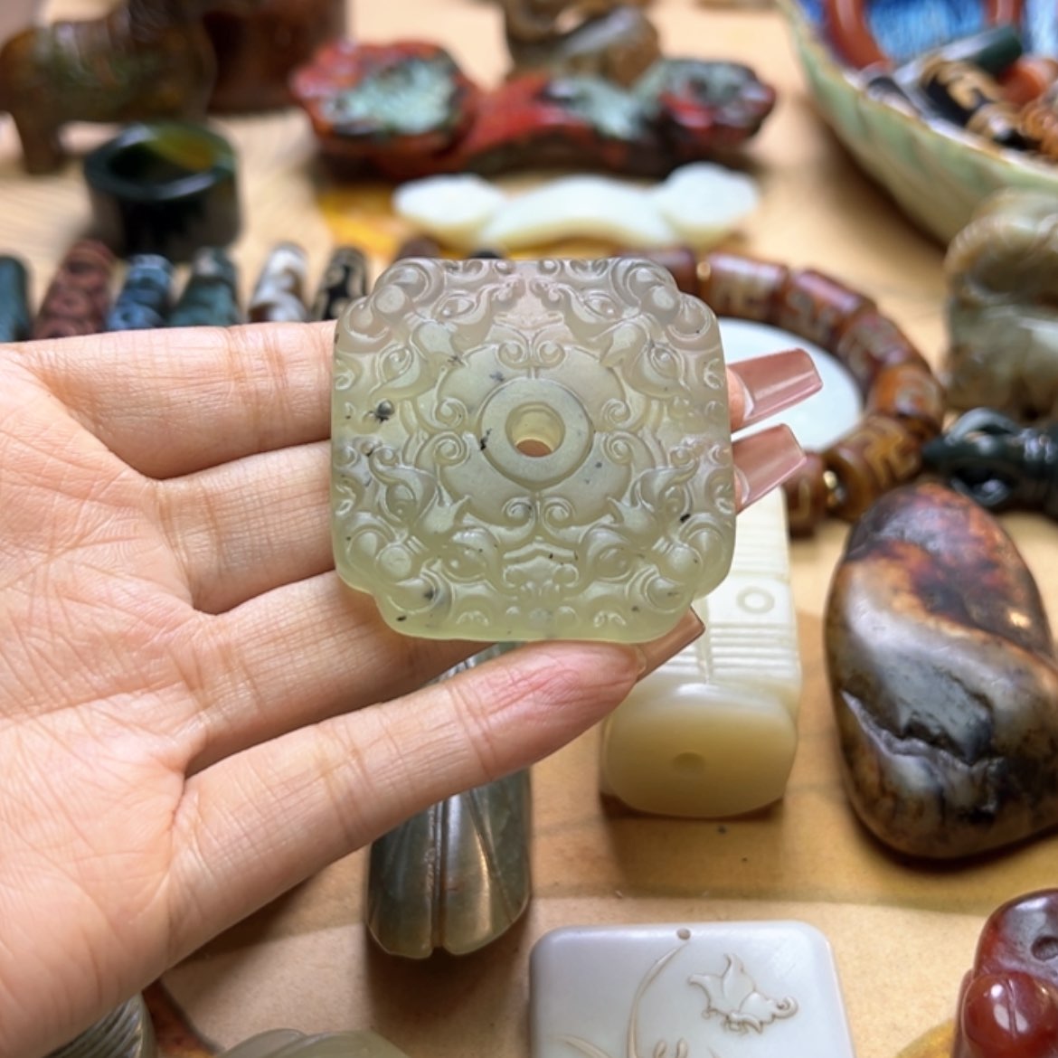 【闪购商品】蛇纹石玉颈饰未镶嵌