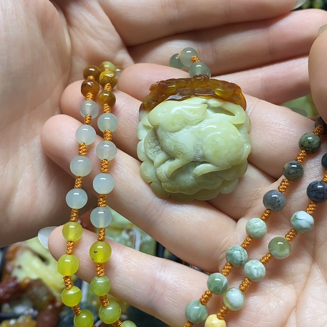 舒***姐岫玉未镶嵌吊坠(赠链)