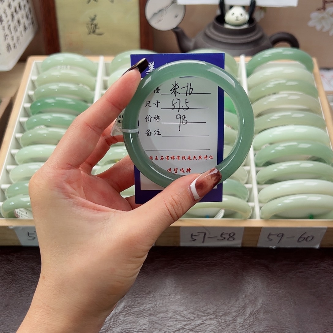 石英质玉未镶嵌手镯