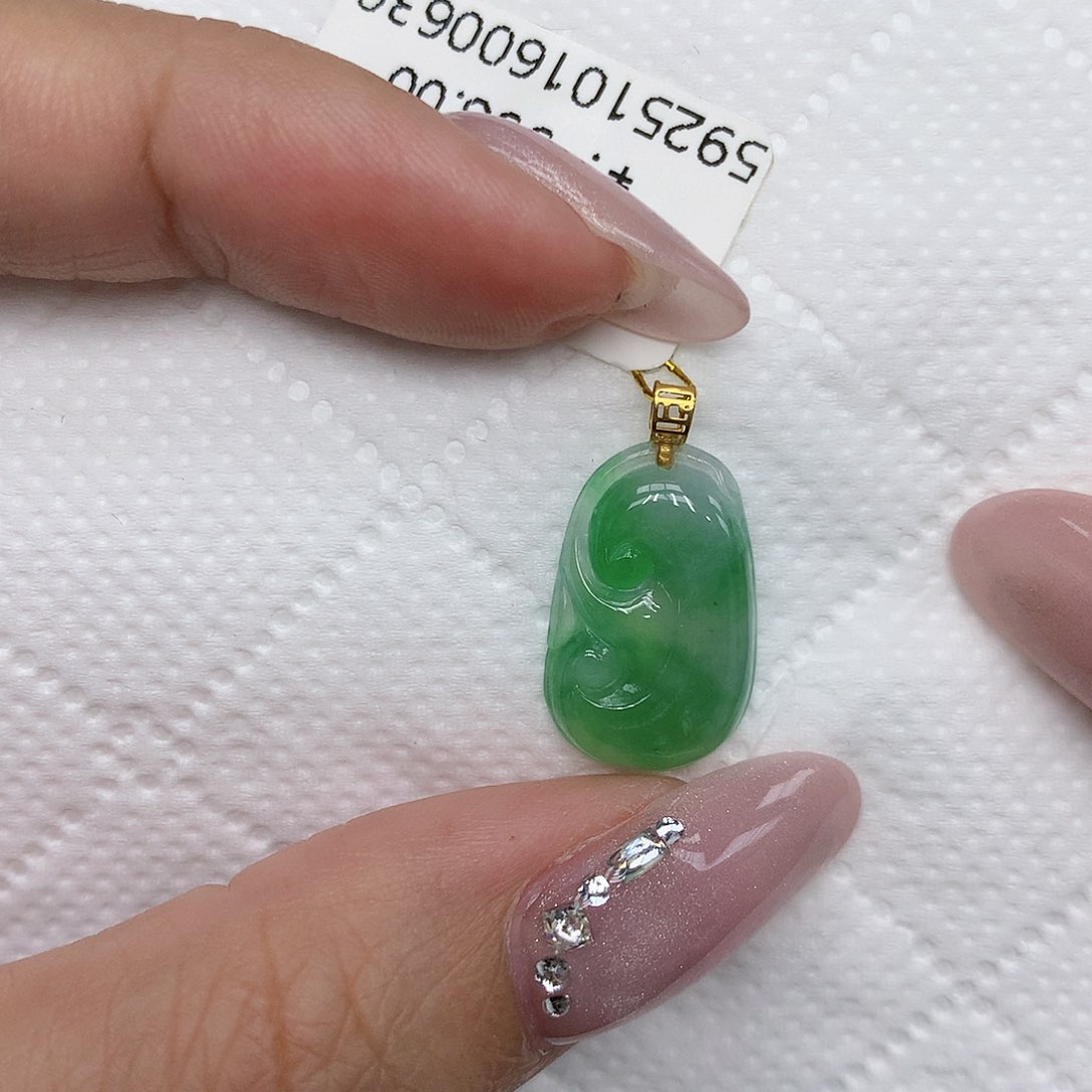 颈饰18K金镶嵌翡翠