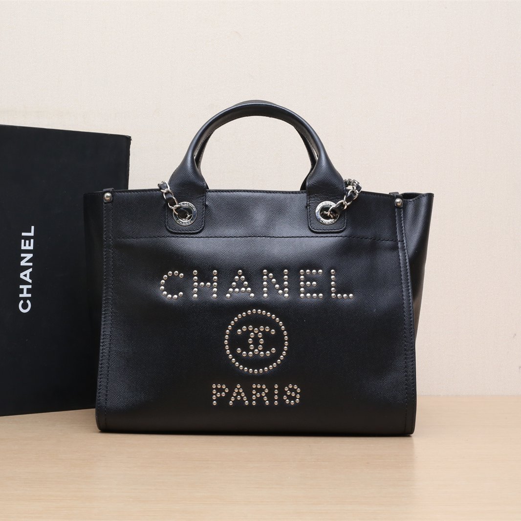 95新 Chanel/香奈儿 小花黑黑沙滩包 全皮铆钉版 小号 黑色 25开