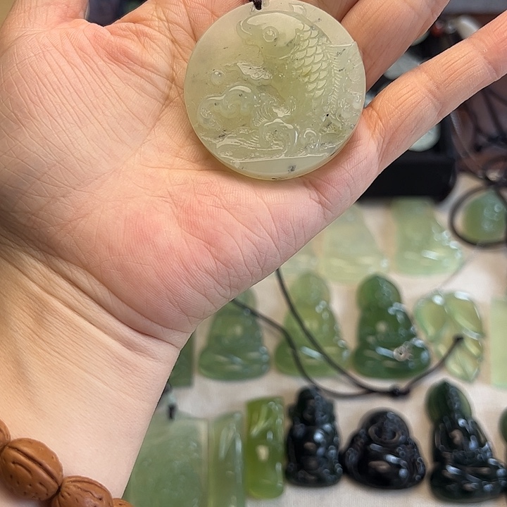 岫玉合金颈饰吊坠