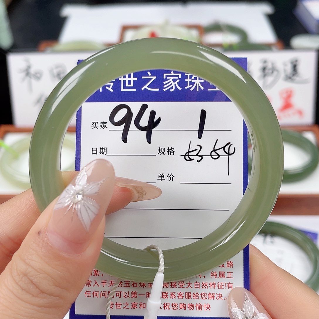 和田玉手镯未镶嵌