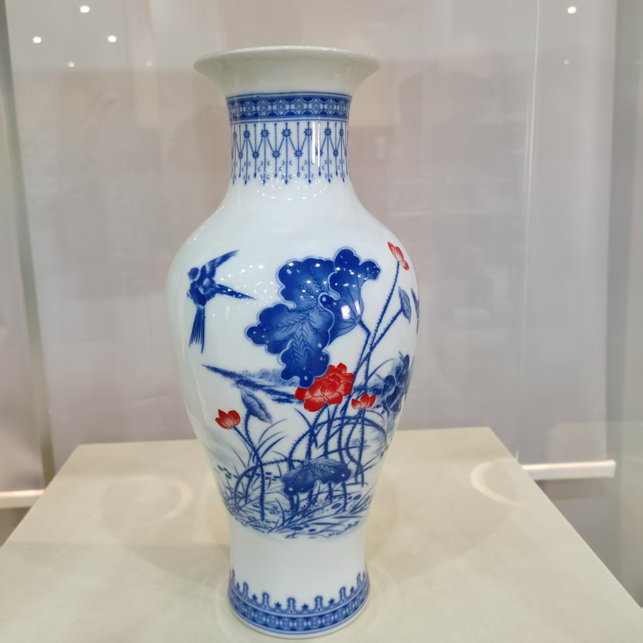 D02180/青花荷叶荷花鱼尾瓶