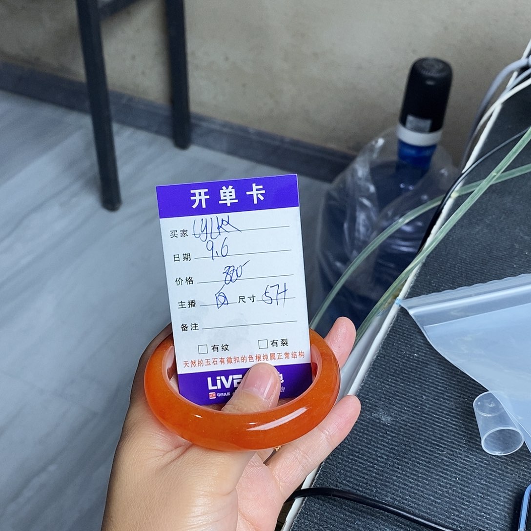 l***x未镶嵌石英质玉（黄龙玉）手镯