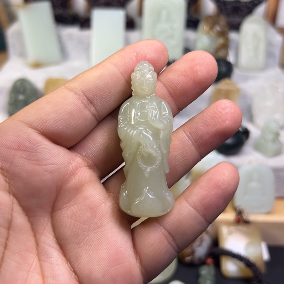 和田玉颈饰未镶嵌流*