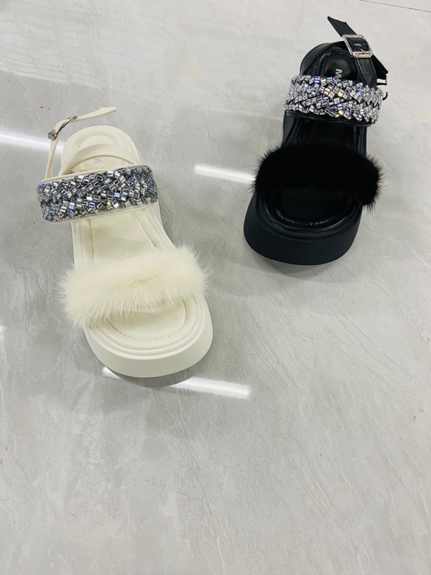 66-6 毛毛鞋厚底露趾凉鞋夏季新款法式复古一字带凉鞋