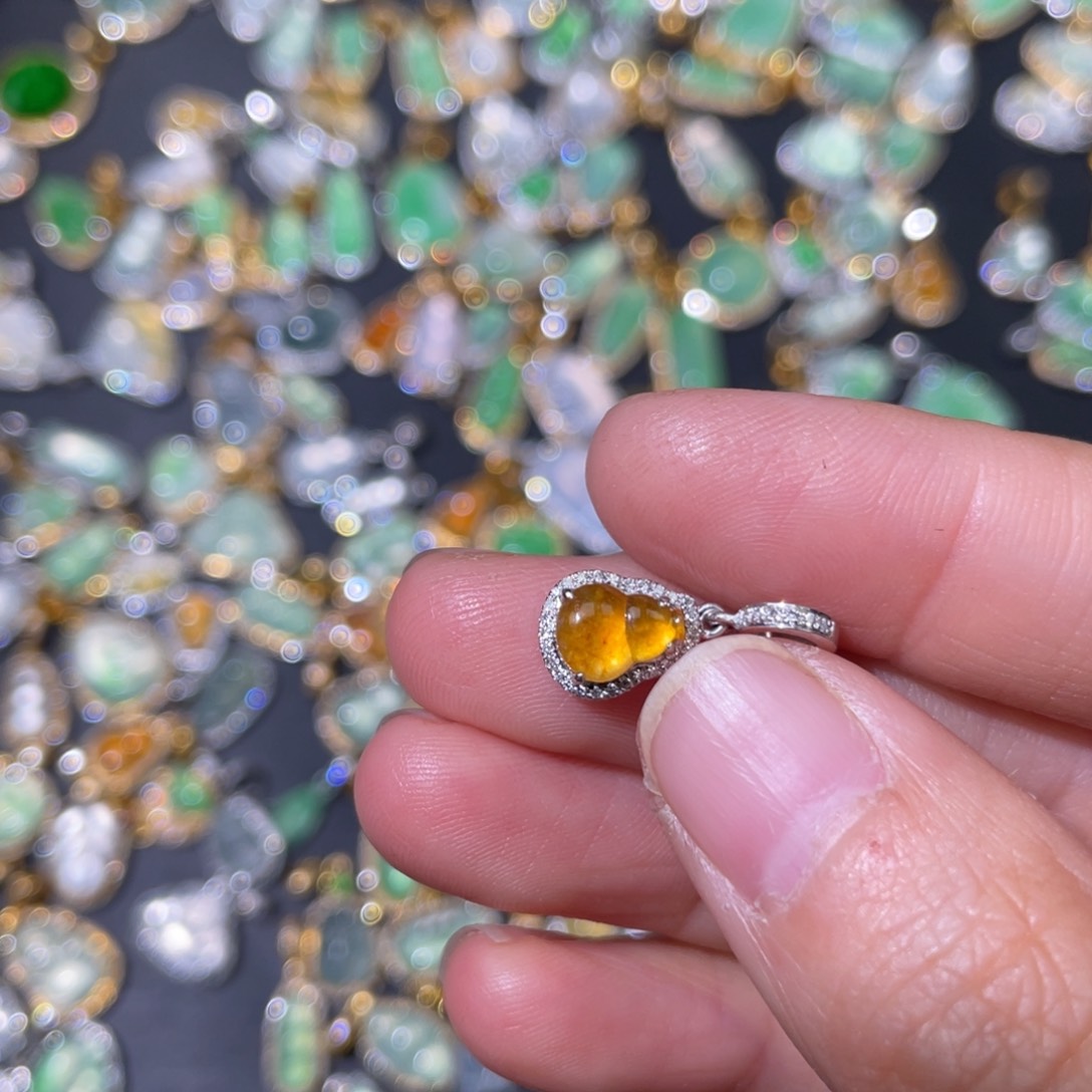 翡翠颈饰18K金镶嵌天然