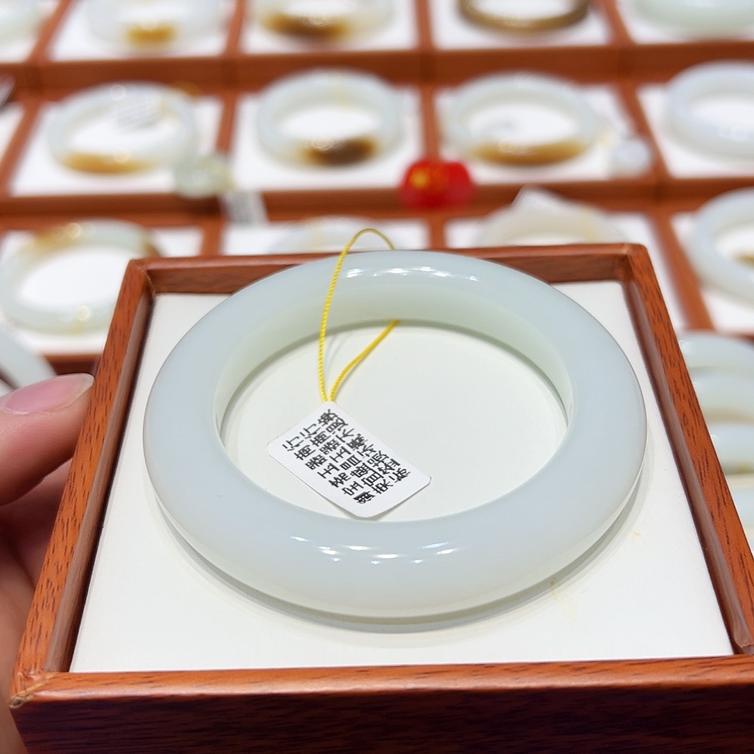 和田玉手镯未镶嵌羊脂白玉