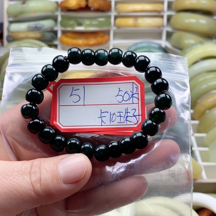 蛇纹石玉颈饰未镶嵌梅*雪