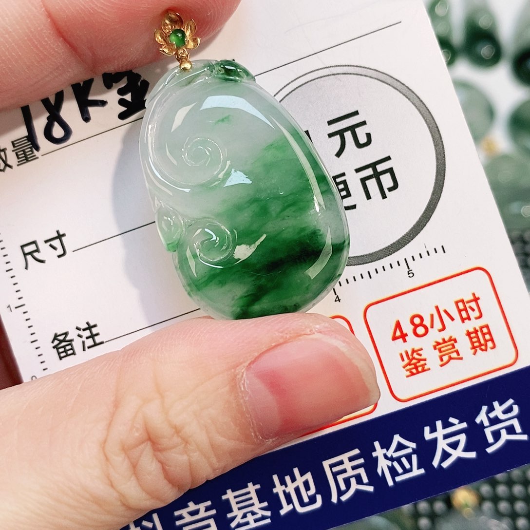 翡翠颈饰18K金镶嵌吊坠