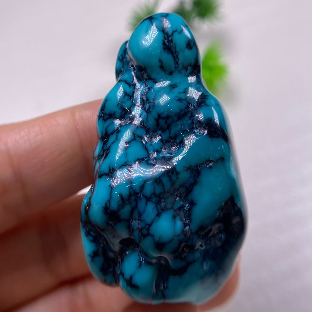 泰鑫绿松石精品随性吊坠尺寸46x33.5x21mm，重43.2克