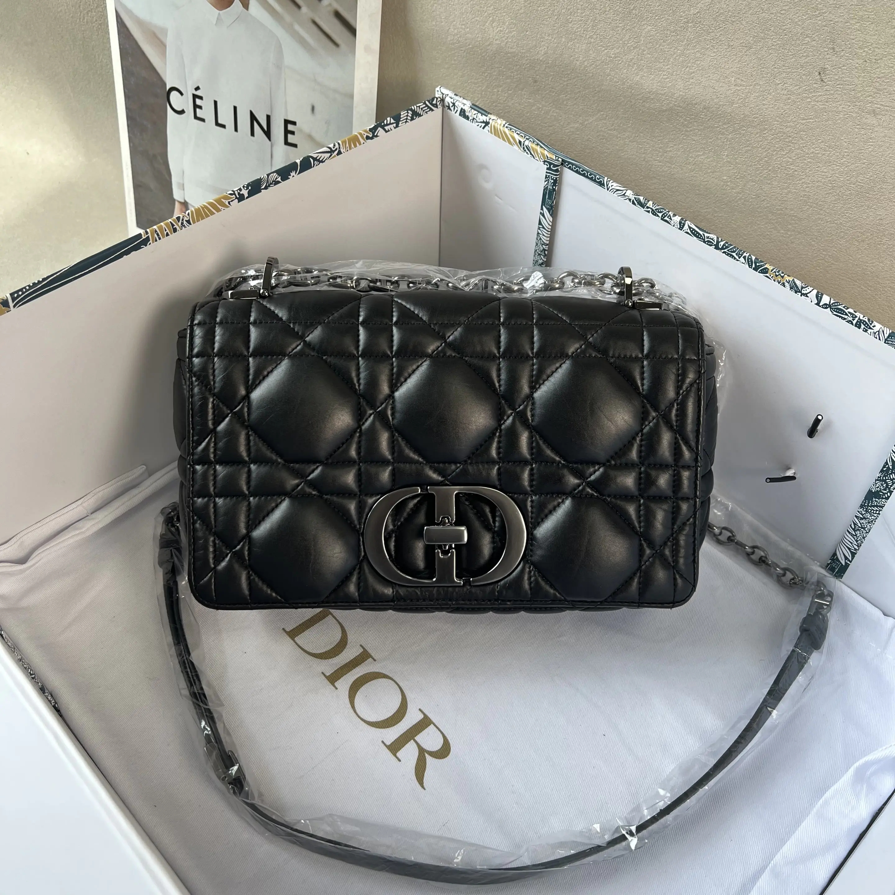 99新 DIOR/迪奥 Dior 黑色泡芙菱格纹Caro中号 4681