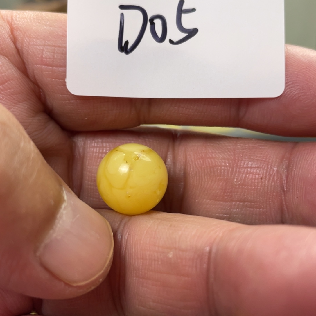 未镶嵌琥珀手链多样性发，发其中一件