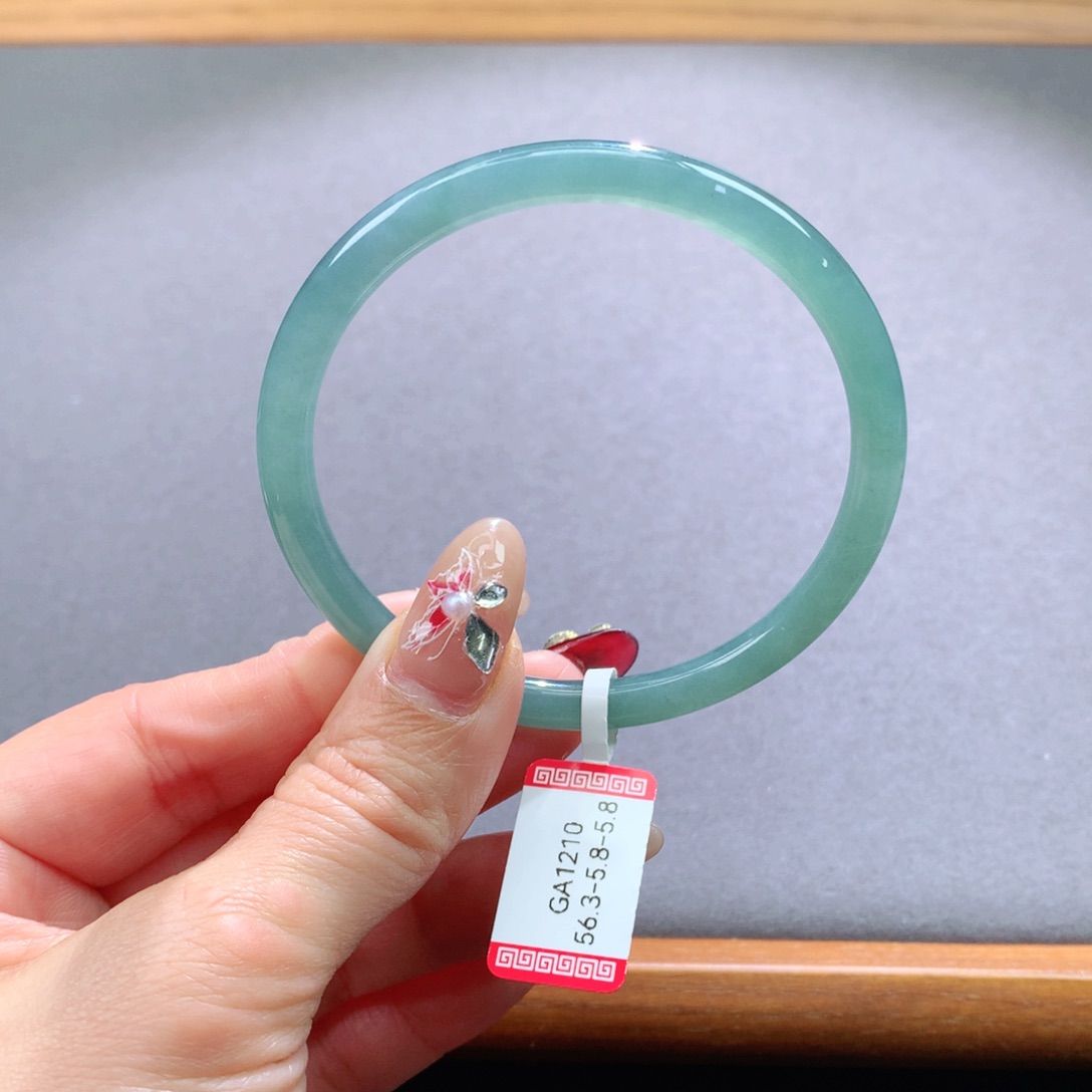 翡翠手镯未镶嵌天然翡翠手镯