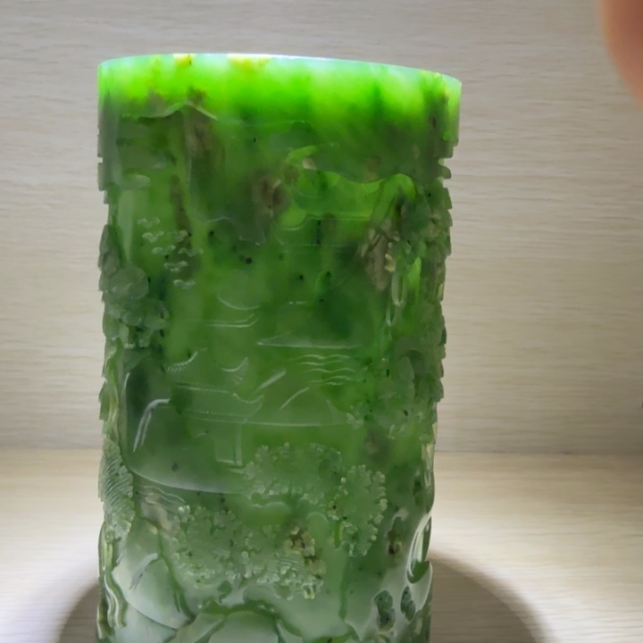 和田玉颈饰未镶嵌俄碧老坑笔筒