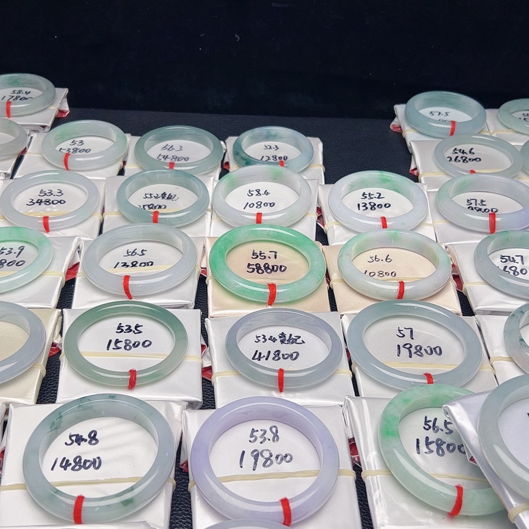 翡翠未镶嵌手镯A货