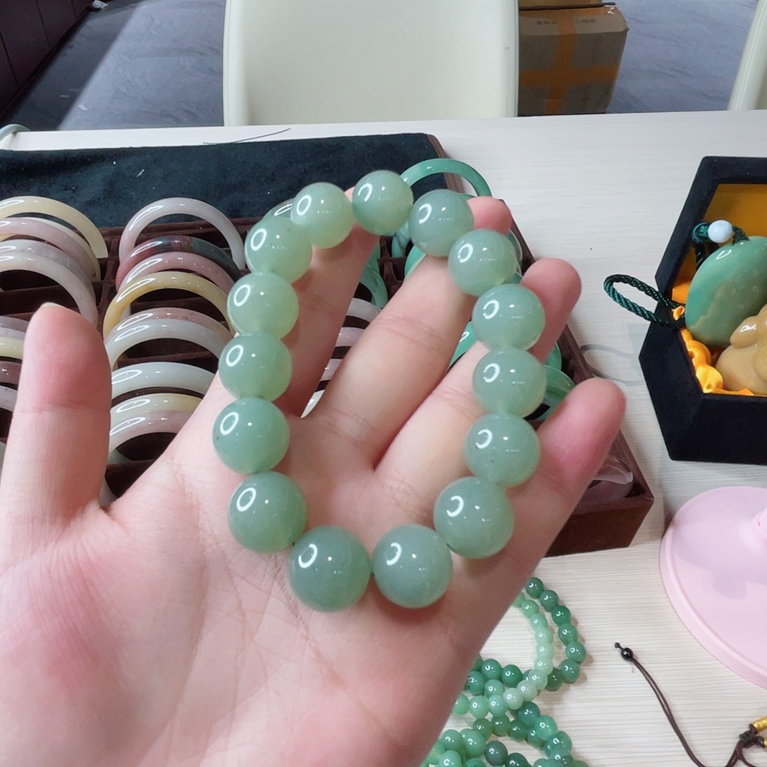 密玉（石英质玉）未镶嵌颈饰