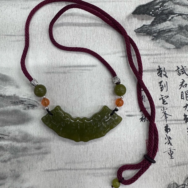 天然岫玉绿色玉衡挂坠项链XY38