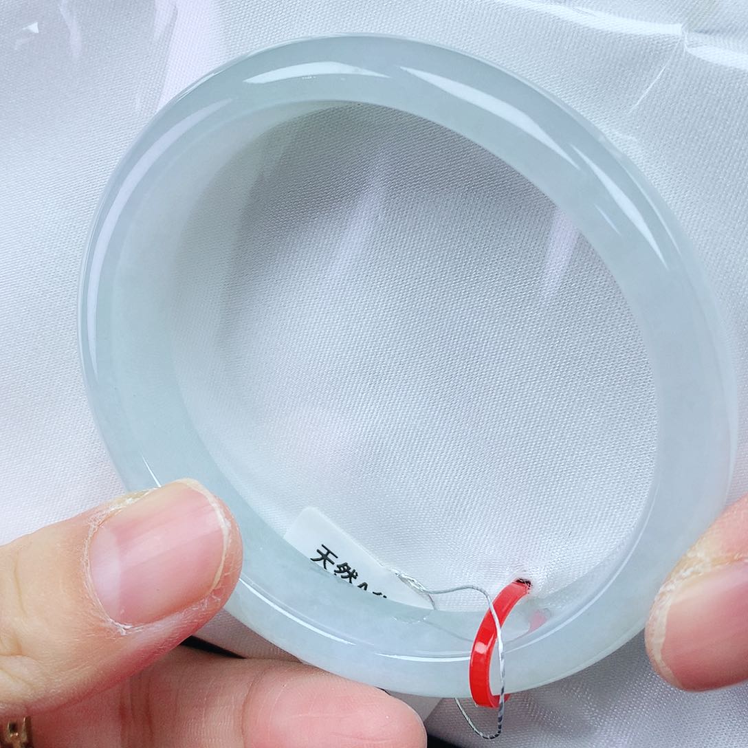 翡翠手镯未镶嵌57贵