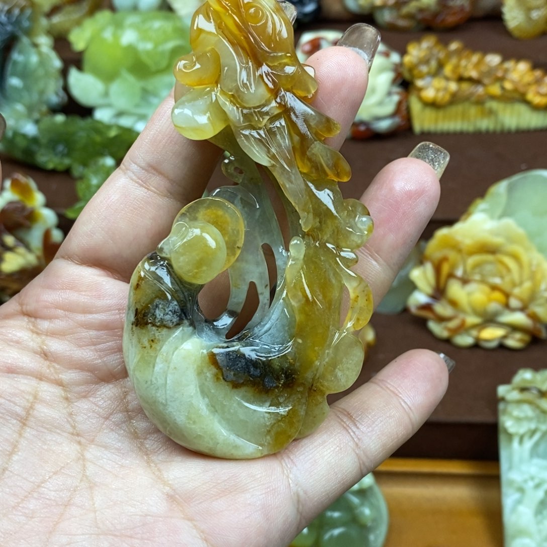 颗***颗蛇纹石玉未镶嵌颈饰