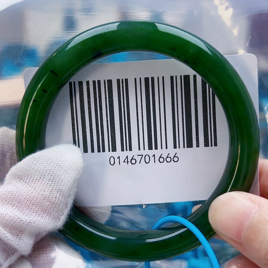 糖***果和田玉手镯未镶嵌微瑕62.63