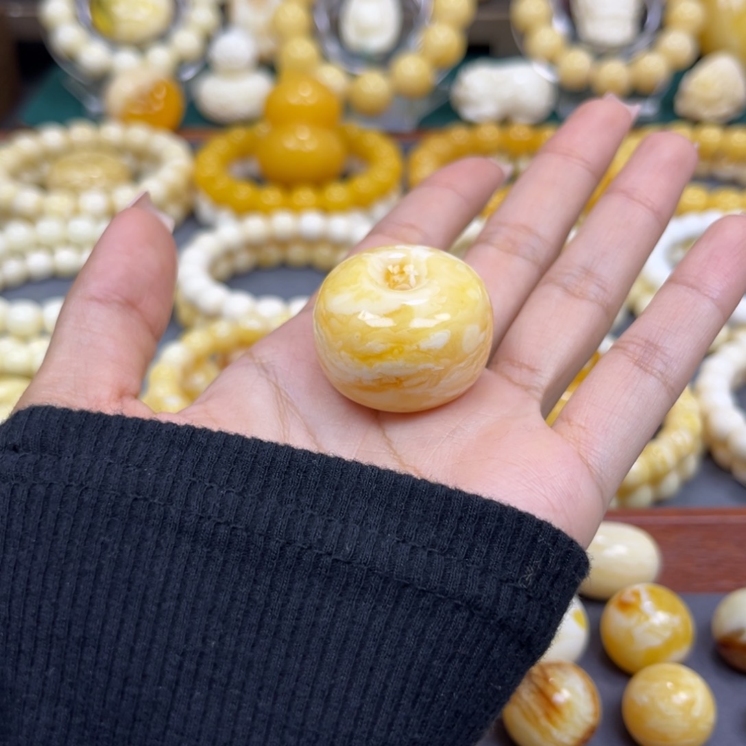 琥珀未镶嵌手串……